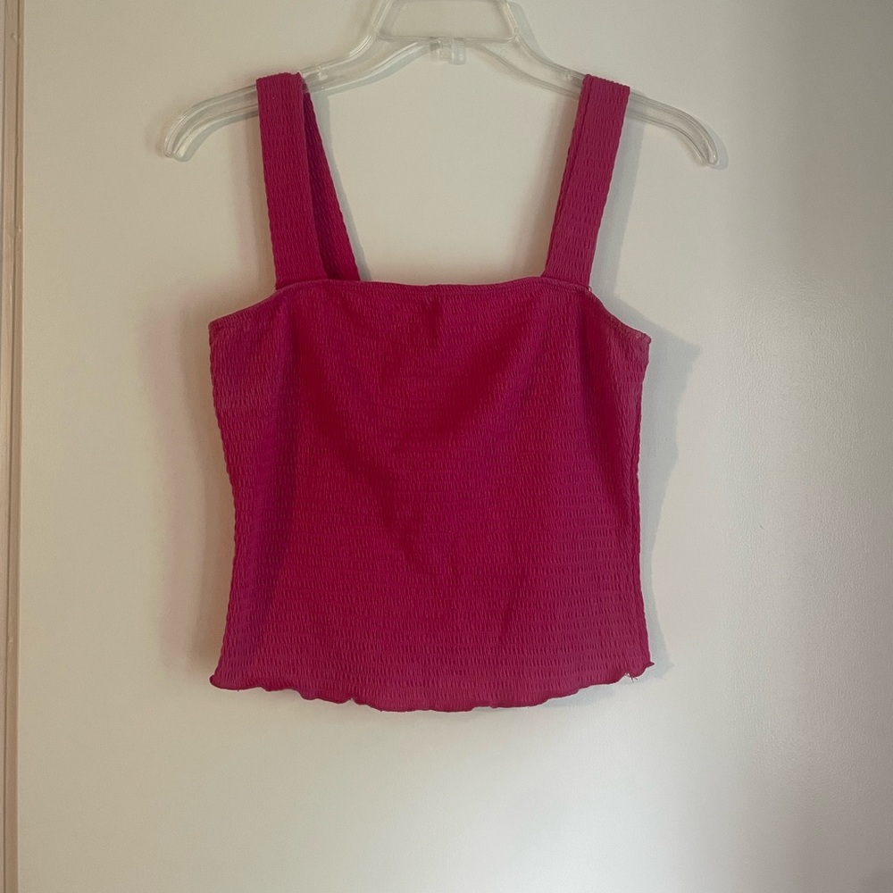 pink tank top